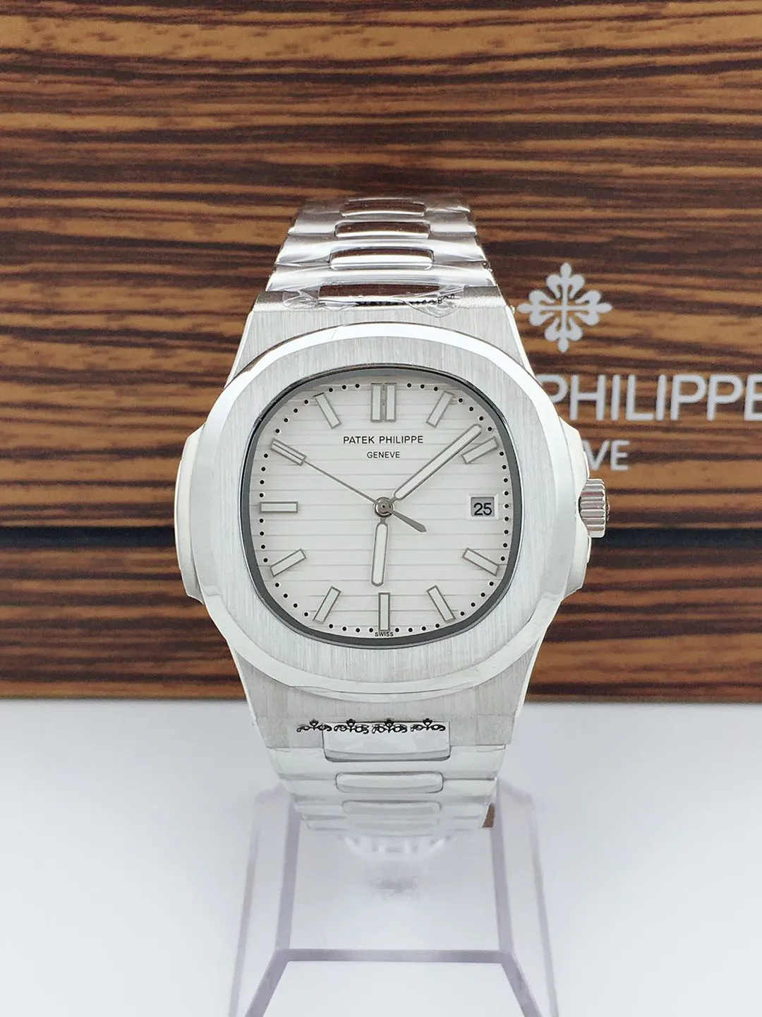 【Foreign trade import】💰1360! Patek Philippe Nautilus Sports Series automatic mechanical watch for men. Movement type: automatic mechanical watch diameter: 40mm case material: stainless steel strap material: stainless steel buckle style: folding buckle mirror material: sapphire bottom style: back-through additional function: date display